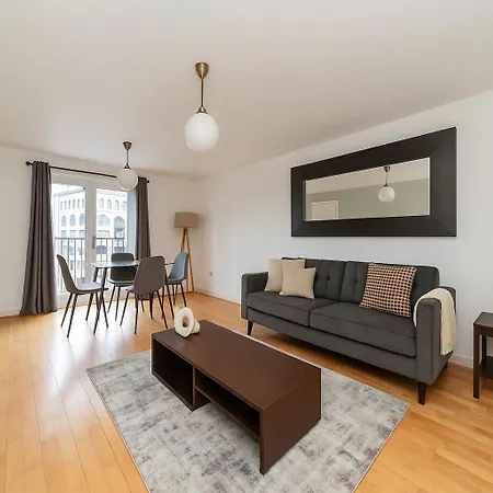 2 Bed Apartment In Camden
